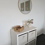 Modern 2-bedroom Sleeps 6 With Parking & Garden *