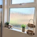 بيت للعطل Modern 2-bedroom Sleeps 6 With Parking & Garden