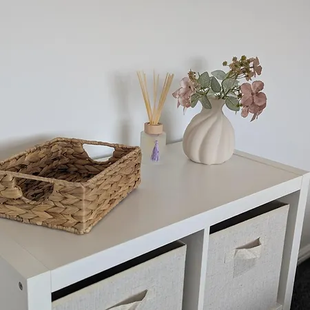 Modern 2-bedroom Sleeps 6 With Parking & Garden * Λιντς