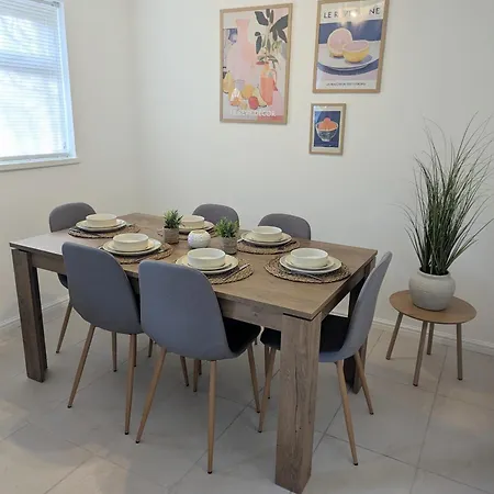 Σπίτι διακοπών Modern 2-bedroom Sleeps 6 With Parking & Garden Λιντς