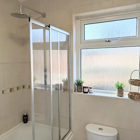 Modern 2-bedroom Sleeps 6 With Parking & Garden Σπίτι διακοπών Λιντς