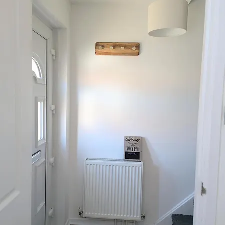 Σπίτι διακοπών Modern 2-bedroom Sleeps 6 With Parking & Garden