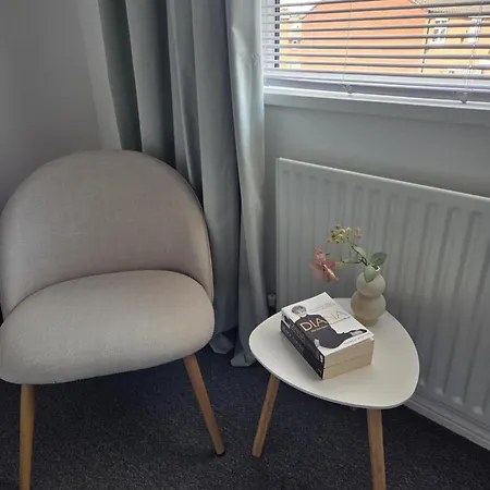 Modern 2-bedroom Sleeps 6 With Parking & Garden Λιντς