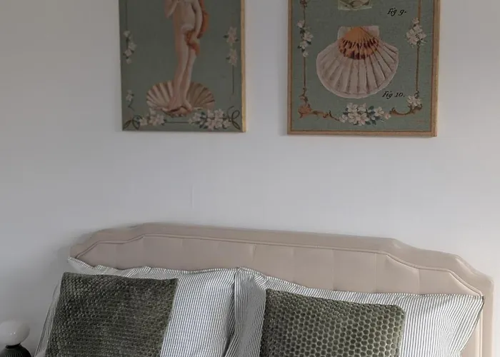 Modern 2-bedroom Sleeps 6 With Parking & Garden Сasa de vacaciones