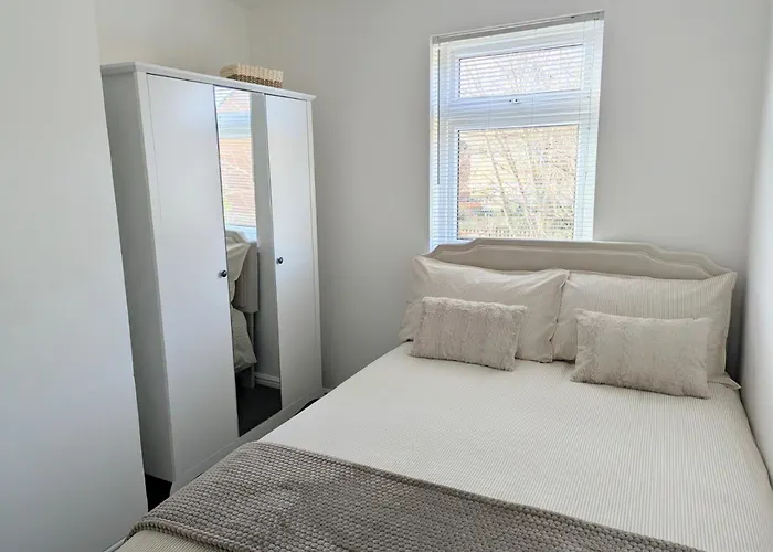 Modern 2-bedroom Sleeps 6 With Parking & Garden Leeds (West Yorkshire)