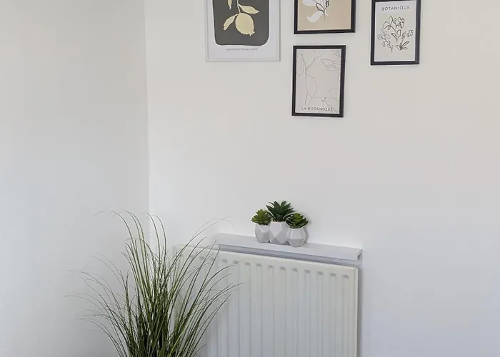 Modern 2-bedroom Sleeps 6 With Parking & Garden * Leeds (West Yorkshire)