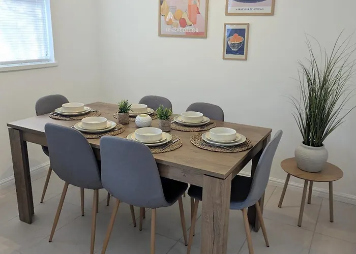 Сasa de vacaciones Modern 2-bedroom Sleeps 6 With Parking & Garden Leeds (West Yorkshire)